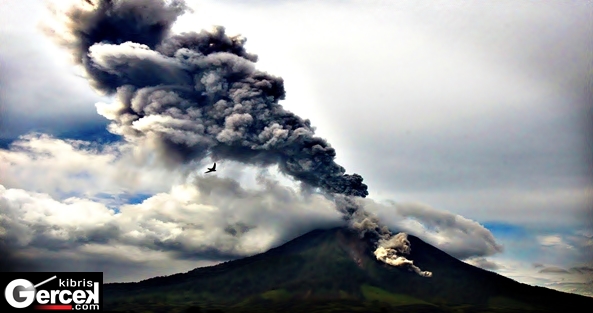 Endonezya’da ”Sinabung” Yanardağı Tekrar Faaliyete Geçti!