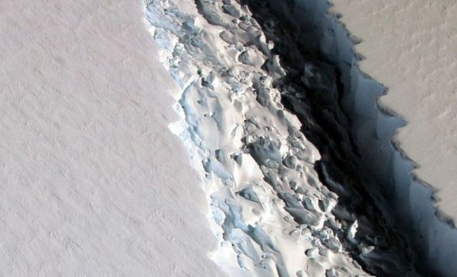 Antarktika’da Dev Bir Buz Kütlesi Kopmak Üzere!