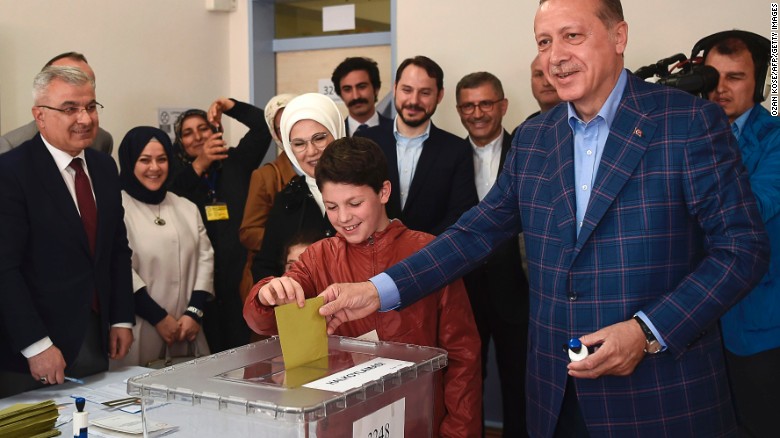 T.C Cumhurbaşkanı Erdoğan Anayasa Değişikliğine İlişkin Oyunu Kullandı