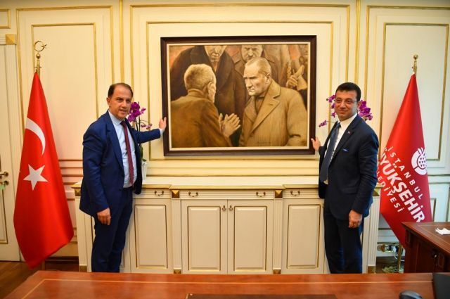 Ekrem İmamoğlu, Atatürk tablosunu yeniden astı