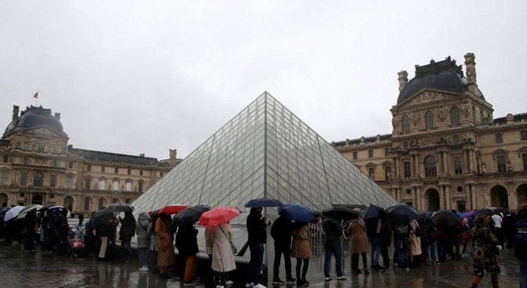 Ünlü Louvre Müzesi, Corona virüsü nedeniyle kapatıldı
