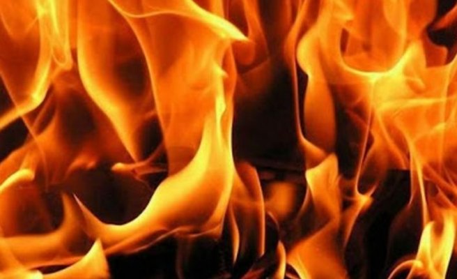 Limasol’da Soydukları Evi Ateşe Verdiler