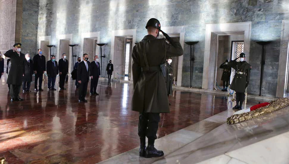 Dışişleri Bakanı Tahsin Ertuğruloğlu, İlk Resmi Ziyaretini Anıtkabir’e Yaptı