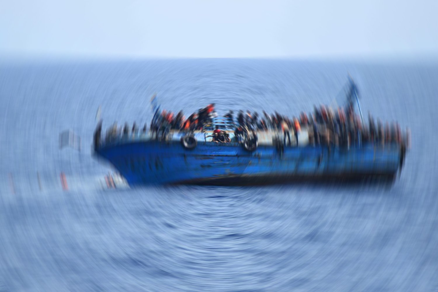 Libya Açıklarında Göçmen Teknesi Battı: En az 43 Ölü