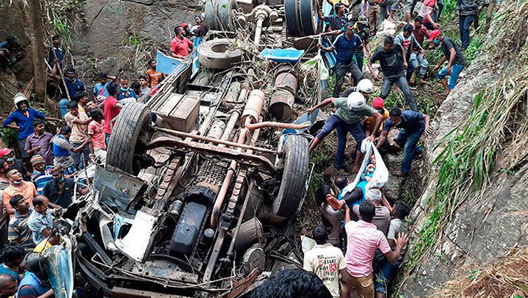 Sri Lanka’da Yolcu Otobüsü Uçuruma Yuvarlandı Ölü Ve Yaralılar Var