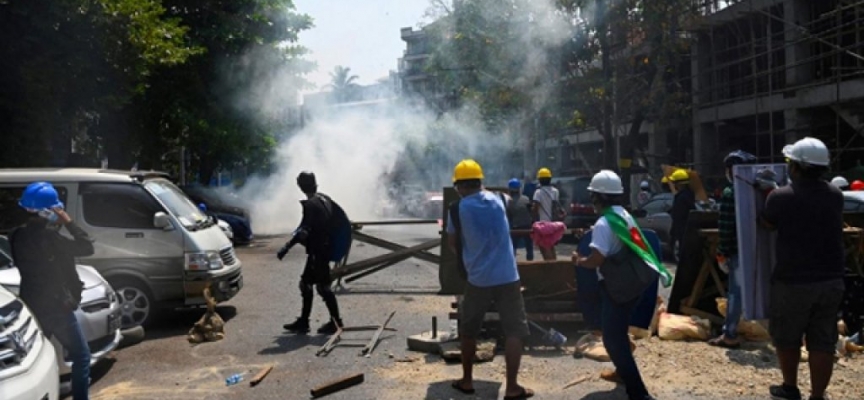 Myanmar’da darbe karşıtı grup ile ordu çatıştı: 8 ölü