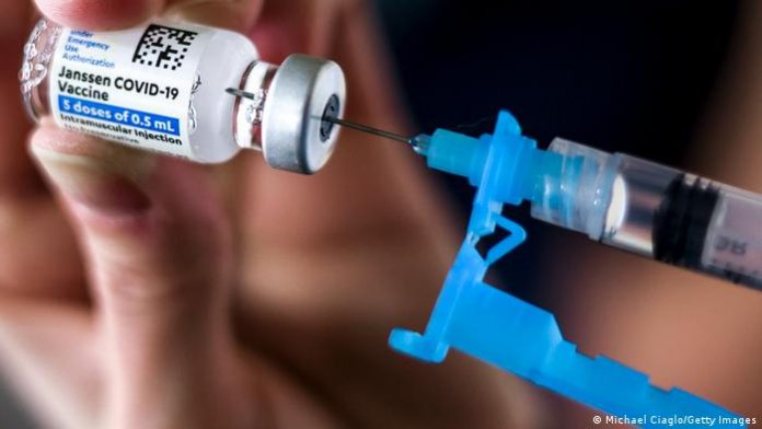 Sahte hesaptan yapılan paylaşım infiale neden oldu…Bakanlık: “Aşı iptali söz konusu değil”