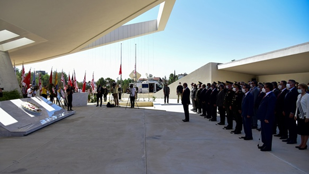 Denktaş’ın Anıt Mezarında Tören Düzenlendi