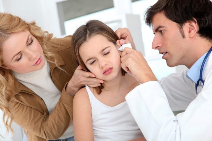 Orta kulak sıvı toplanması çocuğunuzda işitme azlığına neden olabilir.