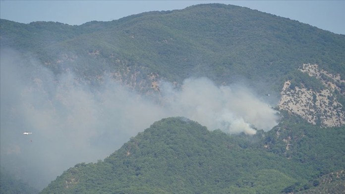 Kazdağları’nda çıkan orman yangınına havadan ve karadan müdahale ediliyor