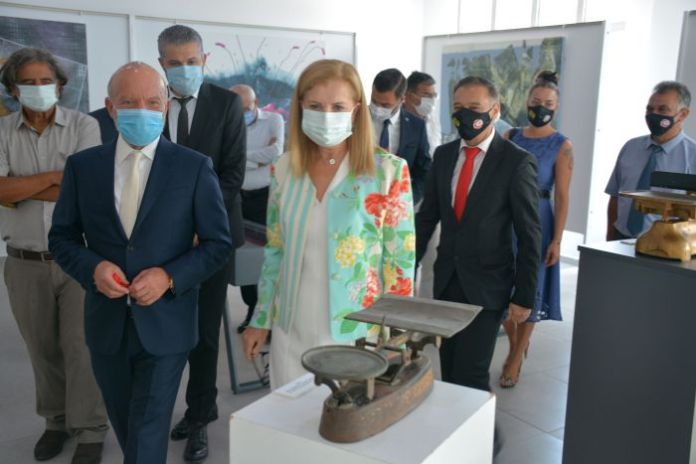 “Kıbrıs Türk Posta Tarihi” ile Kazak Sanatçının “Sınırsız” adlı sergisi Bakan Canaltay tarafından açıldı