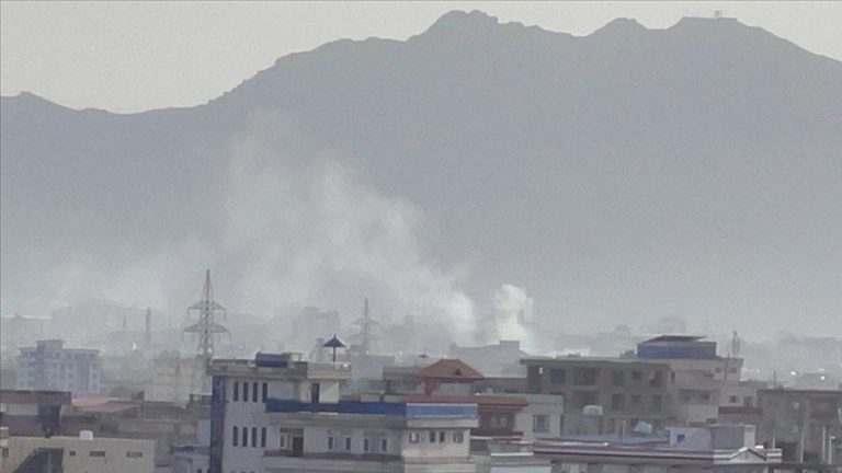 Kabil’deki havalimanı yakınlarına 5 roket atışı yapıldı