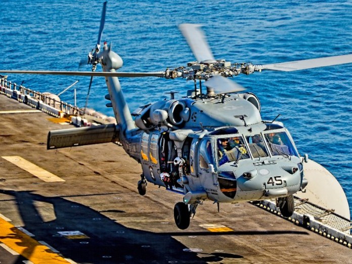 ABD donanmasına ait MH-60S tipi helikopter okyanusa düştü