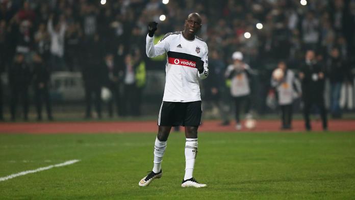 Demba Ba yeşil sahalara veda etti