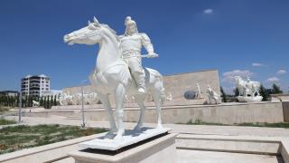 Tatar Ankara Türk Tarih Müzesi ve Parkı’nı ziyaret etti…Denktaş Anıtı’nın açılışını yaptı