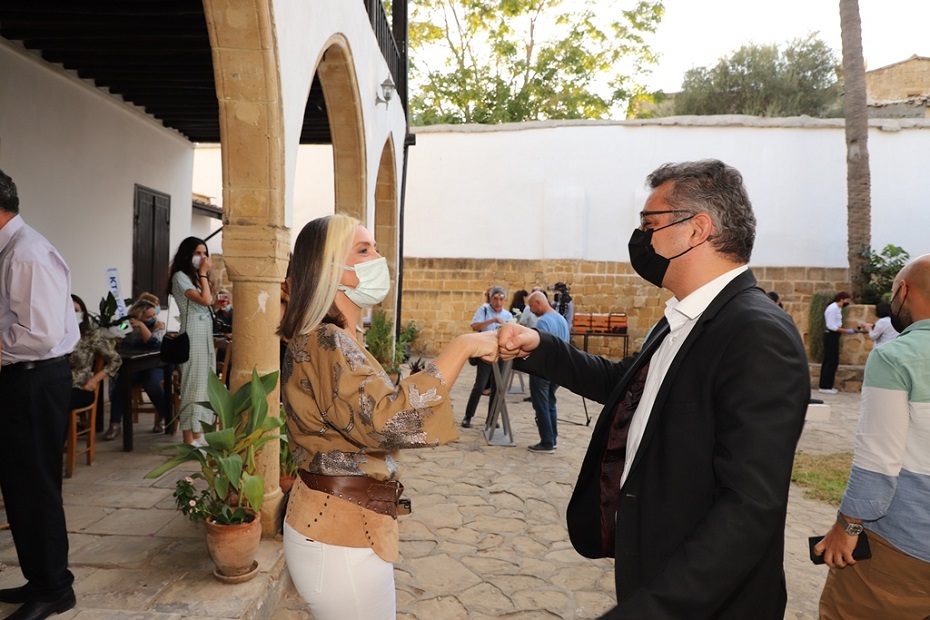 CTP Genel Başkanı Erhürman Pembe Gaziler’in 4’üncü Sergisi Olan ‘Toprak, Yaşam, Kadın’ sergisine katıldı