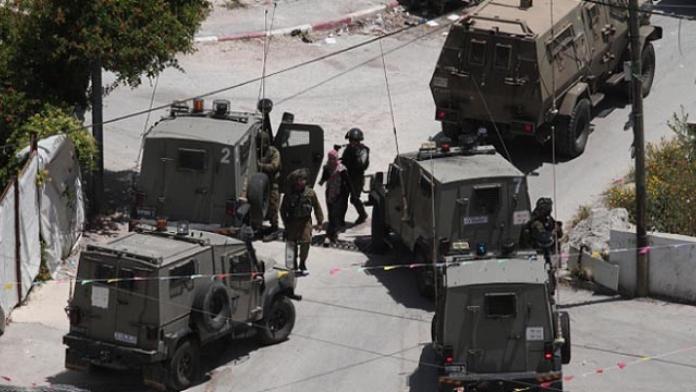 İsrail güçleri 2’si çocuk 13 Filistinliyi gözaltına aldı