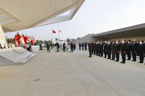 KKTC’nin 38.kuruluş yıl dönümü.  Kurucu Cumhurbaşkanı Denktaş’ın Anıt Mezarı’nda tören düzenlendi