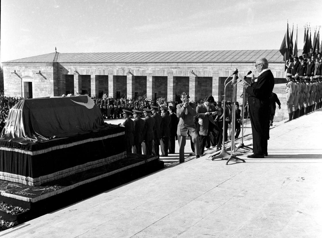 Anadolu Ajansı arşivinden Büyük Önder Atatürk’ün ebediyete intikali