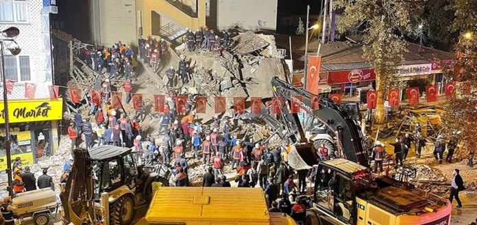 Malatya’da bina çöktü  Enkazdan 14 kişi yaralı olarak kurtarıldı