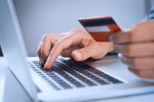 Müşterilerin kredi kartı bilgileriyle internetten harcama yapan kişi tutuklandı
