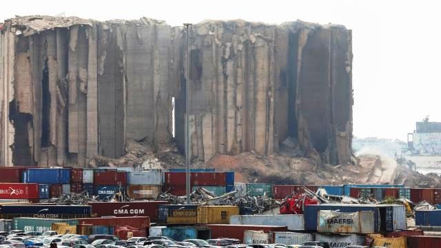 Beyrut Limanı’ndaki buğday silosunun bir kısmı yıkıldı
