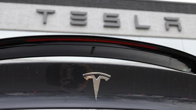 Tesla, Çin’de satılan 400 binden fazla otomobilini geri çağırdı