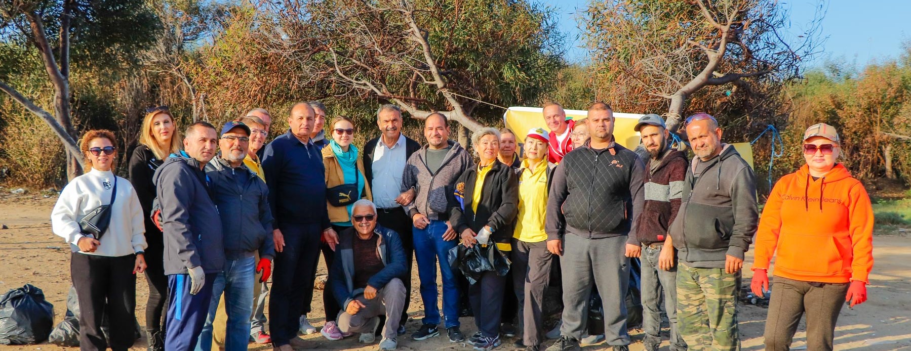 Gazimağusa Belediye Başkanı Süleyman Uluçay, Temiz Ada Grubu’nun temizlik etkinliğine katıldı