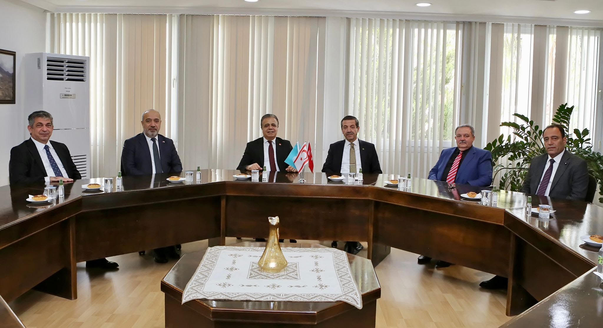 Dışişleri Bakanı Ertuğruloğlu, Uluslararası Üniversiteler Konseyi heyetini kabul etti