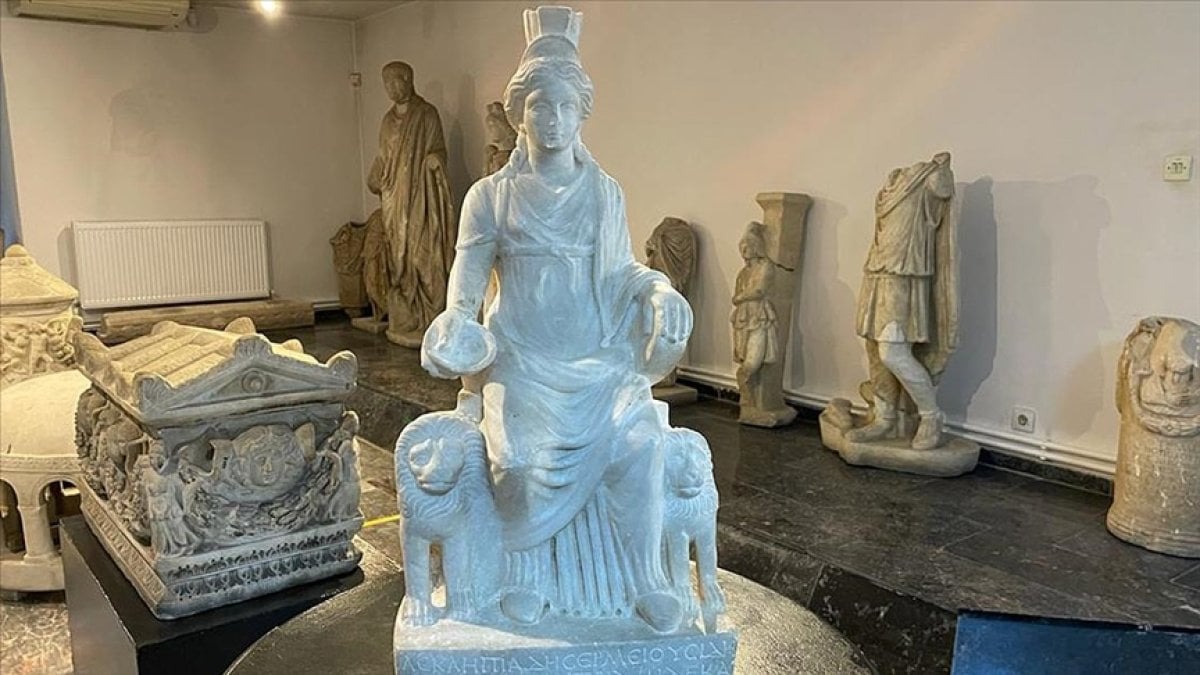 Anadolu’dan kaçırılan 1700 yıllık Kibele heykeli, Afyonkarahisar’da sergilenecek