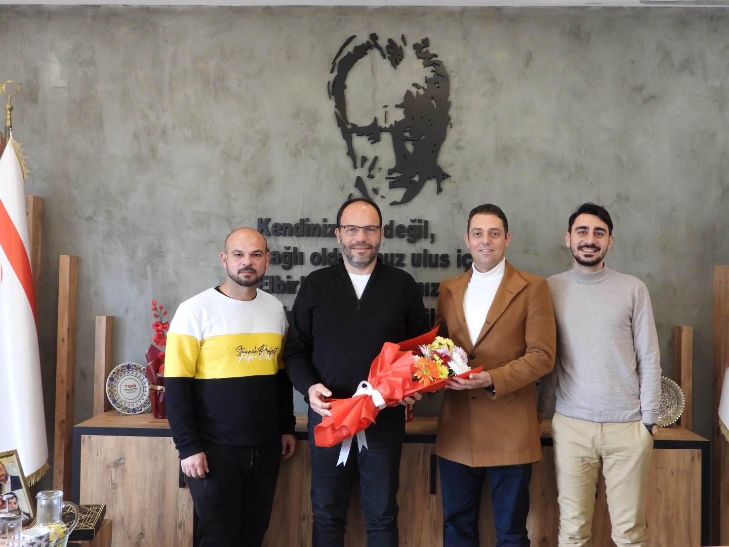 İskele Esnaf ve Zanaatkarlar Birliği üyeleri, İskele Belediye Başkanı Hasan Sadıkoğlu’nu ziyaret etti