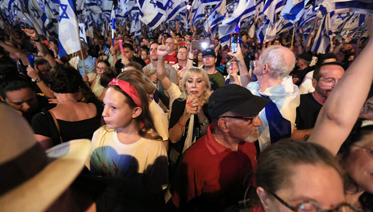 İsrailliler, hükümetin yargı düzenlemesine karşı protestoların 25’inci haftasında yine meydanlarda