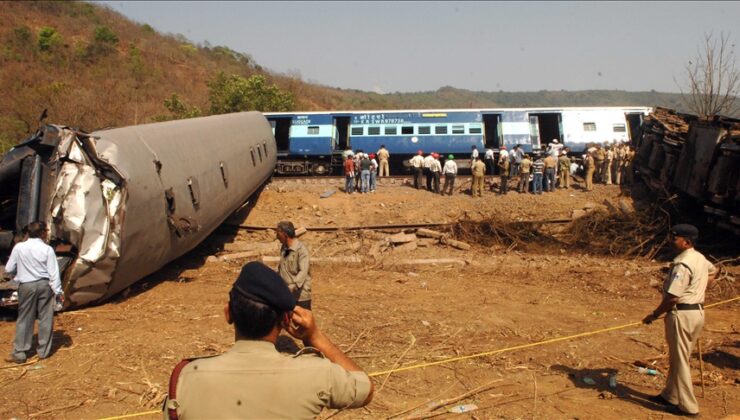 Hindistan’da dün meydana gelen tren kazasında ölü sayısı 288’e yükseldi