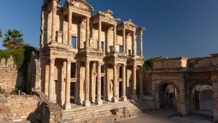 Kültür ve Turizm Bakanı Mehmet Nuri Ersoy, ‘Geleceğe Miras Sonsuz Efes’ projesini tanıttı