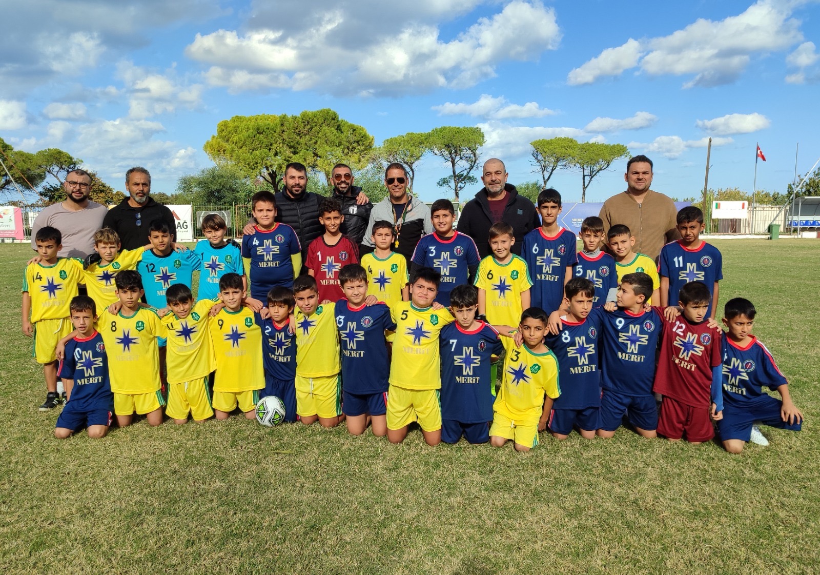 Merit, minikleri futbol turnuvasında buluşturdu