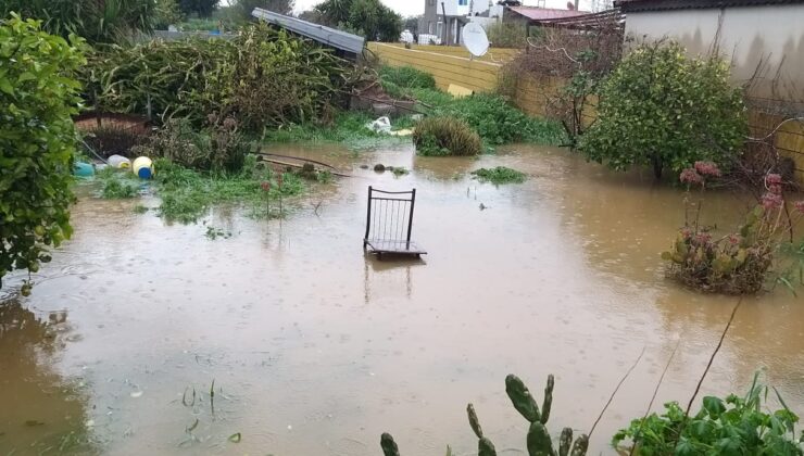 Yağışlı hava Gazimağusa bölgesinde de etkili… Maraş’ta 15 dönüm sera hortumdan zarar gördü… Atlılar köyünde 4 evi su bastı