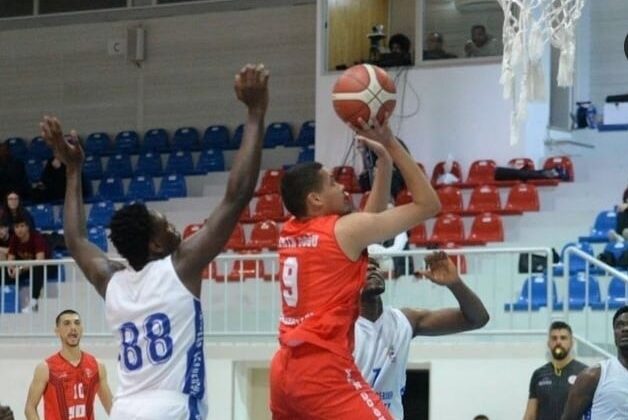 YDÜ farklı galip: 84-66