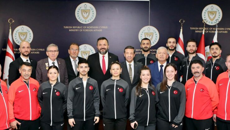 Ertuğruloğlu Türkiye Karate Milli Takımı’nı kabul etti