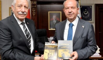 Cumhurbaşkanı  Tatar, şair ve yazar  Öksüzoğlu’nu kabul etti