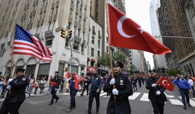New York, Türk bayraklarıyla donandı: 41. Geleneksel Türk Günü Yürüyüşü