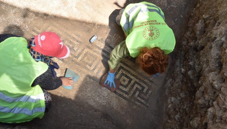 Antalya’da Side Antik Kenti’nde mozaik zemin keşfedildi