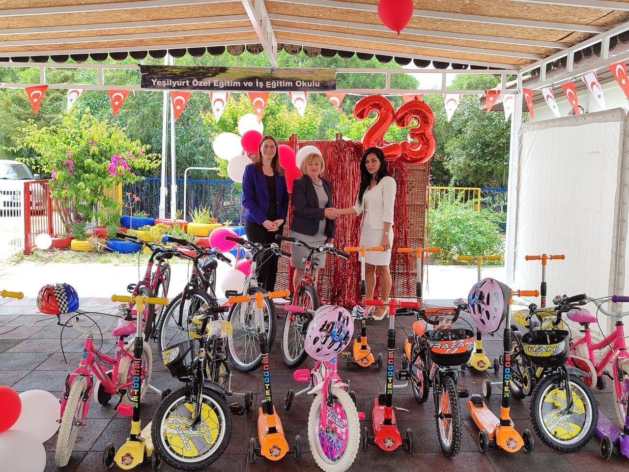 Merit Otellerinden Yeşilyurt Özel Eğitim  Okulu öğrencilerine destek ziyareti