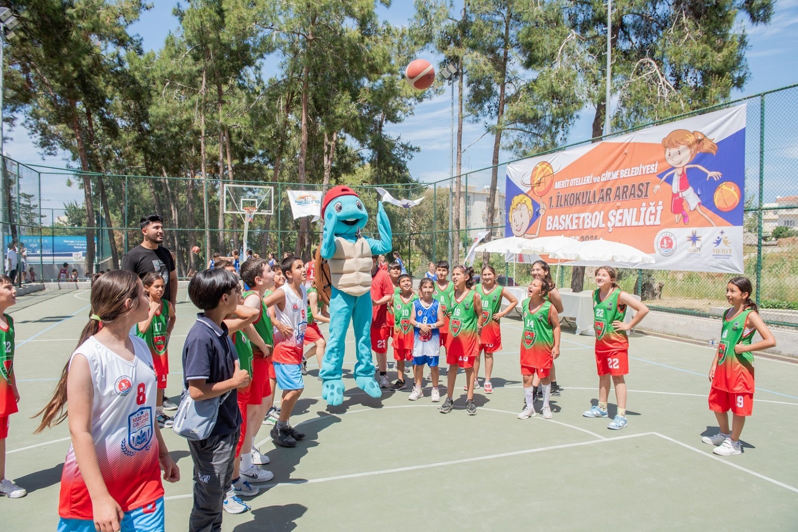 İlkokullar Arası Basketbol Şenliği’nde büyük coşku