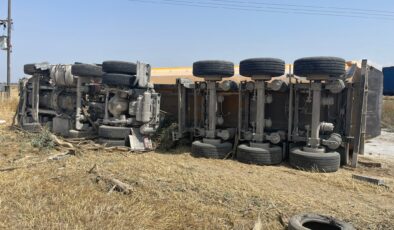Lefkoşa-Gazimağusa yolunda kamyon devrildi..1 yaralı