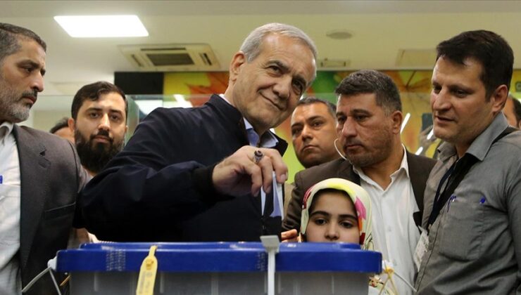 İran’daki cumhurbaşkanlığı seçiminde reformist aday Pezeşkiyan yüzde 43,5 ile önde sürdürüyor