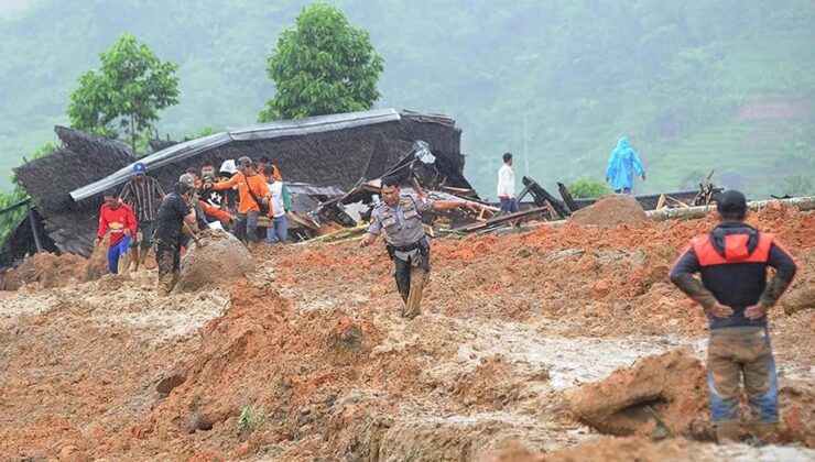 Endonezya’da meydana gelen heyelanda 11 kişi öldü