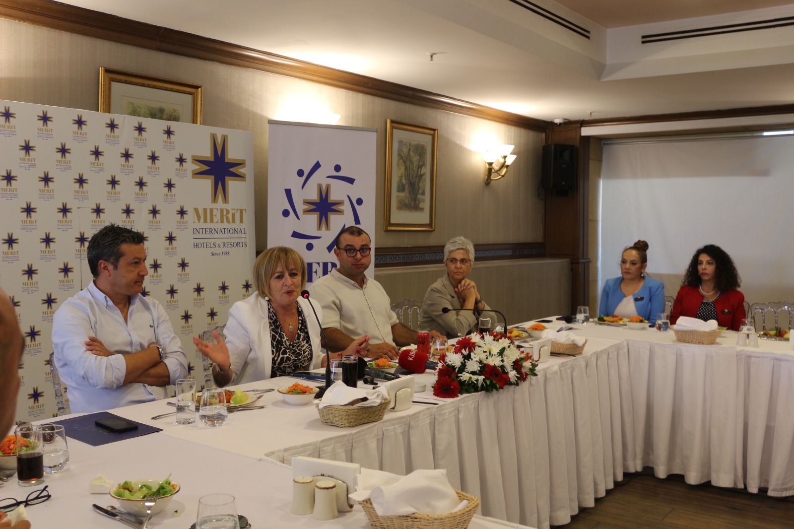 Merit’ten KKTC vatandaşı 10 öğrenciye daha eğitim bursu