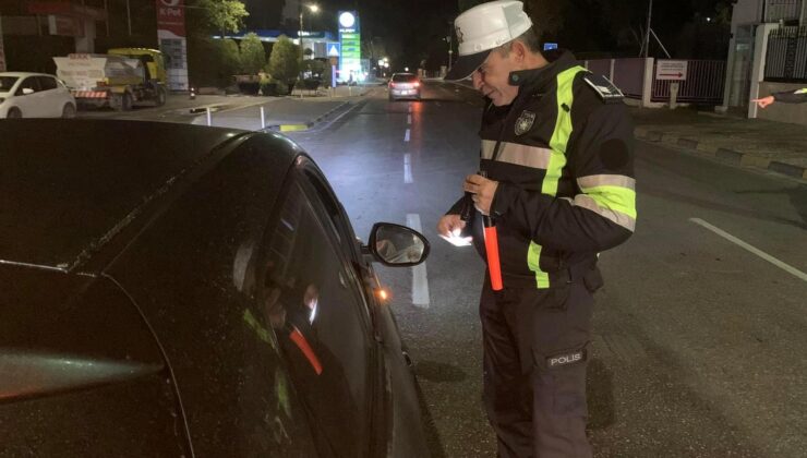 Ülke genelindeki trafik denetimlerinde 357 sürücü rapor edildi, 1’i tutuklandı. 28 araca trafikten men