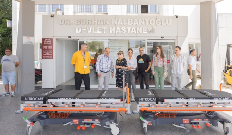 Merit’ten, hastaneye sedye bağışı